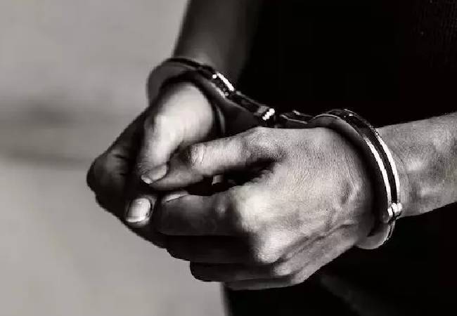 Eight held from Bengaluru for robbing man of Rs 31.7 lakh in Navi Mumbai